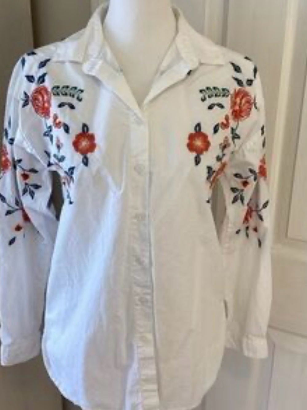 beachlunchlounge White Button-Down Shirt with Red Floral Embroidery